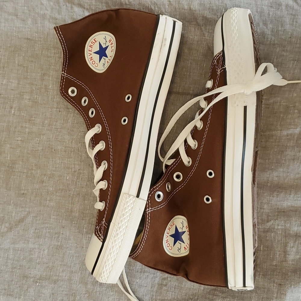 NWOT Chuck Taylor Converse